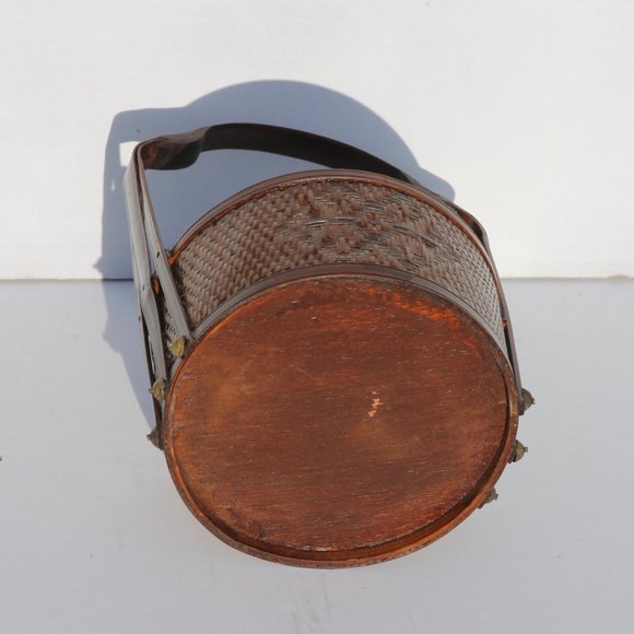 Vintage Chinese Woven Rattan Carrying Basket with Large Tripartite Handle - Picture 8 of 8